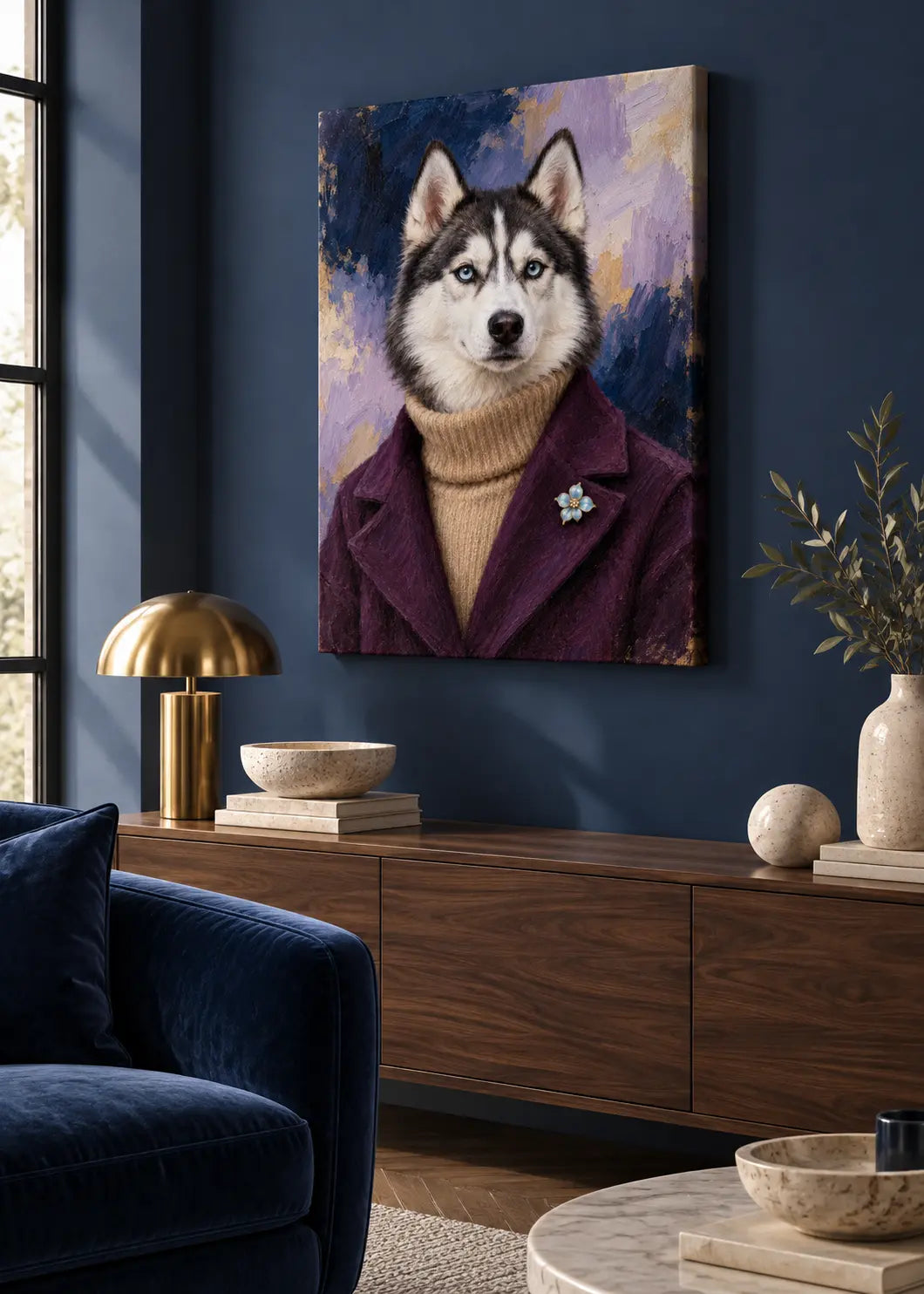 Husky Nocturne – Hundeporträt in Pflaume & Nachtblau als rahmenlose schlanke Leinwand im Wohnraum.