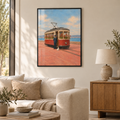 Die Tram der Mohnblumen – Poster im schwarzen Holzrahmen im Wohnzimmer, ohne Weißrand.
