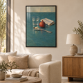 Der Elefant im Teelöffel – Poster im schwarzen Holzrahmen im Wohnzimmer, ohne Weißrand.
