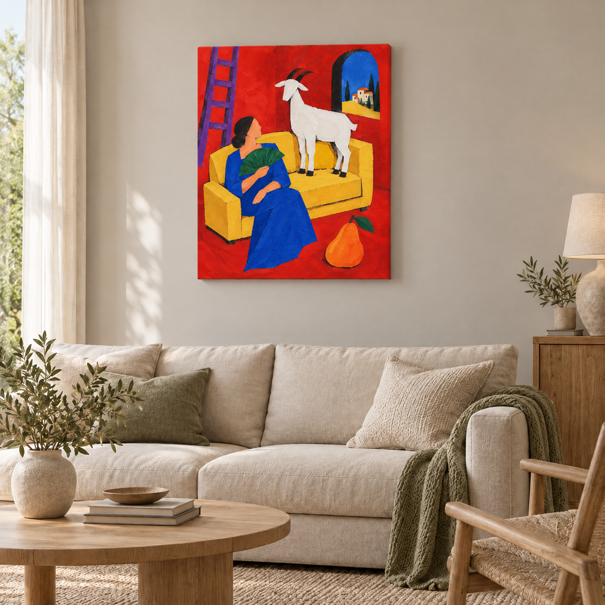 Die Ziege auf dem gelben Sofa – Rahmenlose Slim-Leinwand im Wohnzimmer, ohne Weißrand.