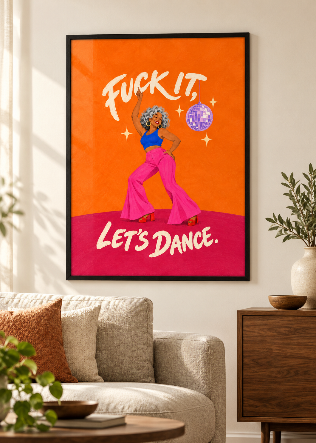 Let's Dance – Poster im schwarzen Holzrahmen im Wohnraum