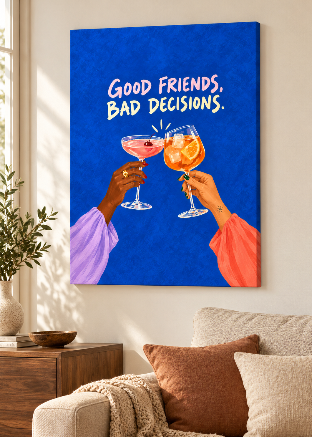 Good Friends, Bad Decisions – rahmenlose Leinwand im Wohnraum