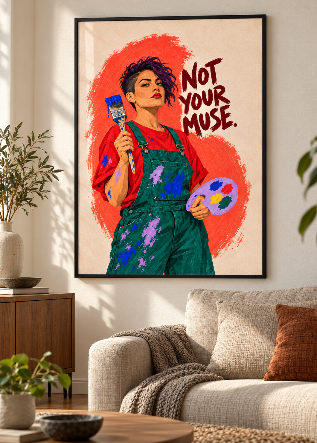 Not Your Muse – Poster im schwarzen Holzrahmen im Wohnraum