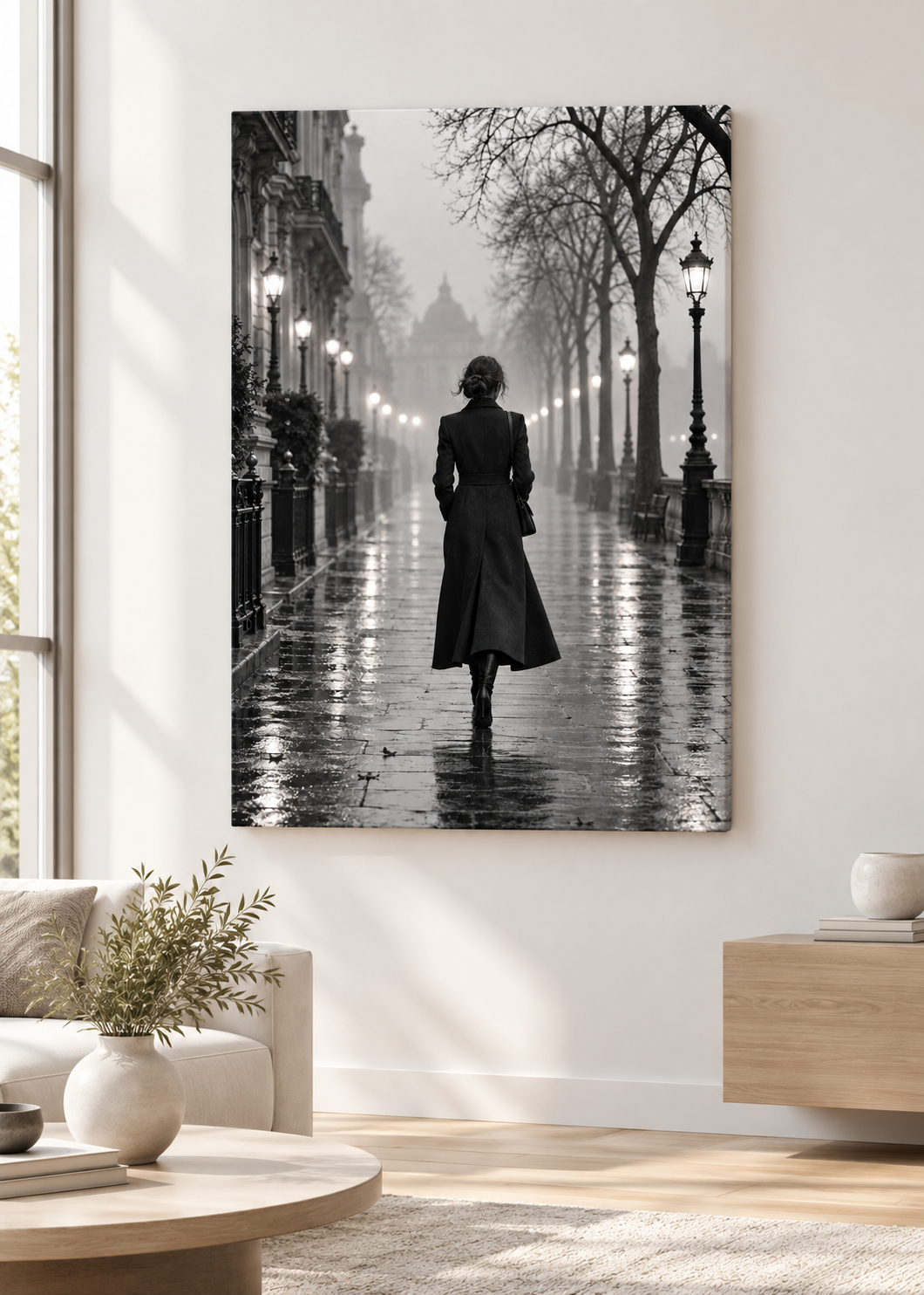 Eleganter Gang durch den Stadtnebel – Schwarz-Weiß-Wandbild als Produktansicht.