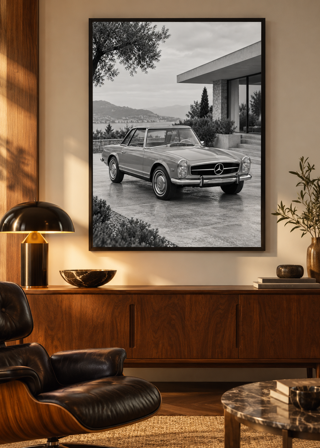 Mercedes 230 SL Pagode vor Villa – Schwarz-Weiß-Wandbild als Produktansicht.