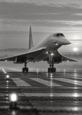 Concorde im Morgennebel – Schwarz-Weiß-Wandbild.