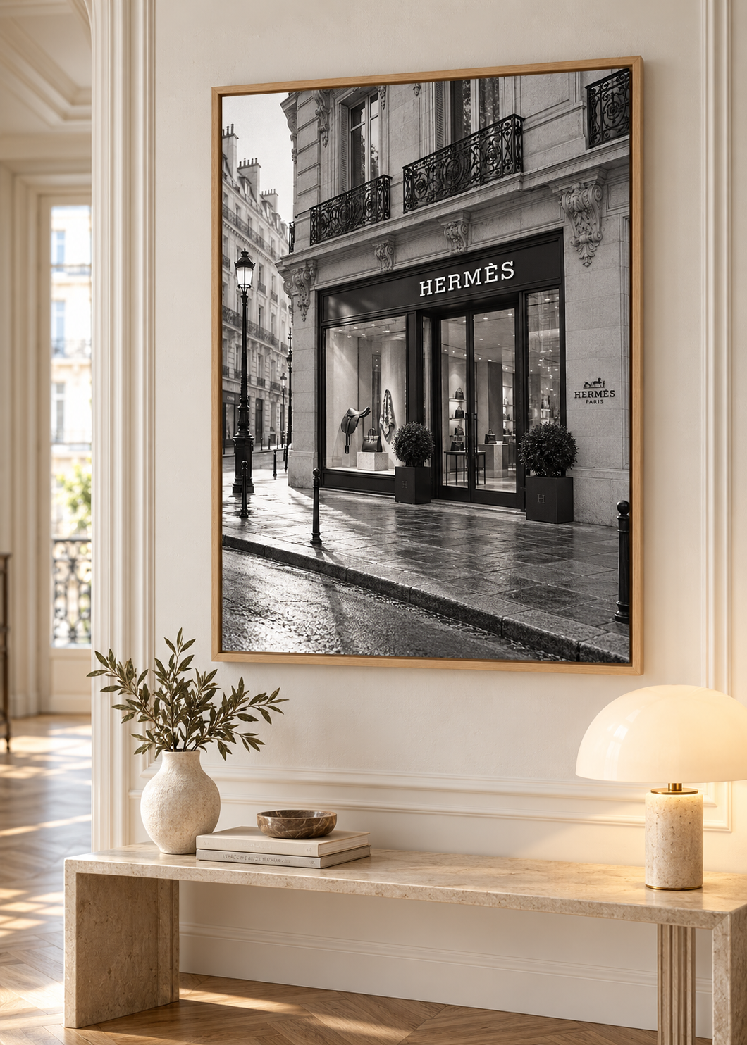 Hermès Paris im stillen Morgenlicht – Schwarz-Weiß-Wandbild als Produktansicht.