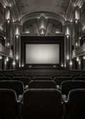 Leeres Art-déco-Kino in Schwarzweiß – Schwarz-Weiß-Wandbild.
