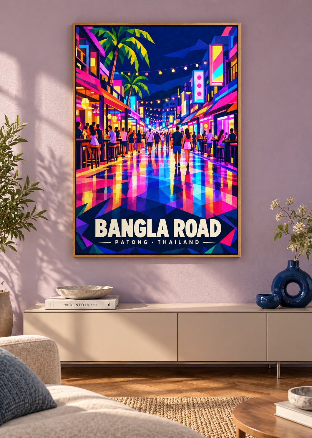 Bangla Road Patong – Mockup als Leinwand im Naturholzrahmen