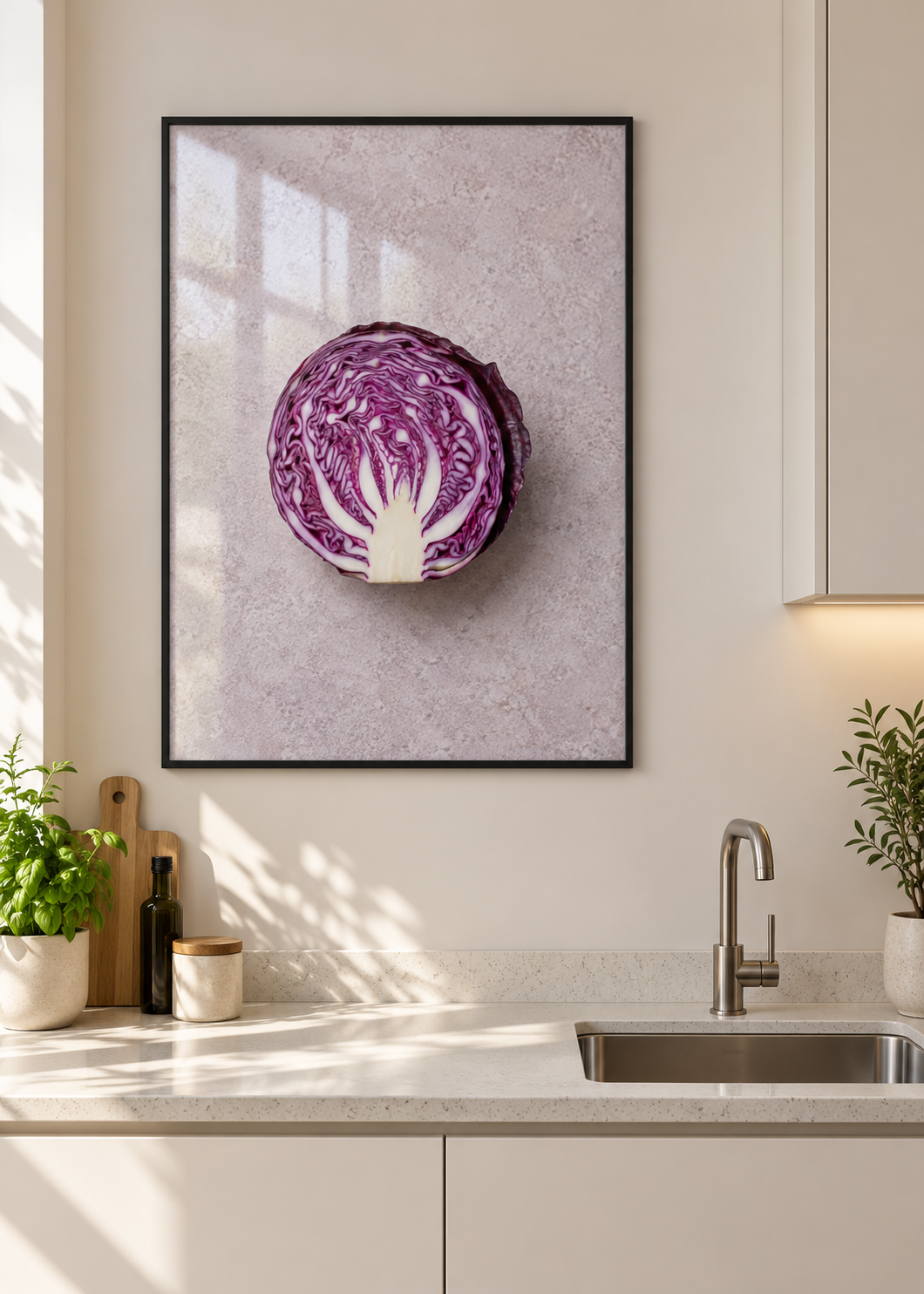 Rotkohl – Poster mit dünnem schwarzem Rahmen und Glas in moderner Küche