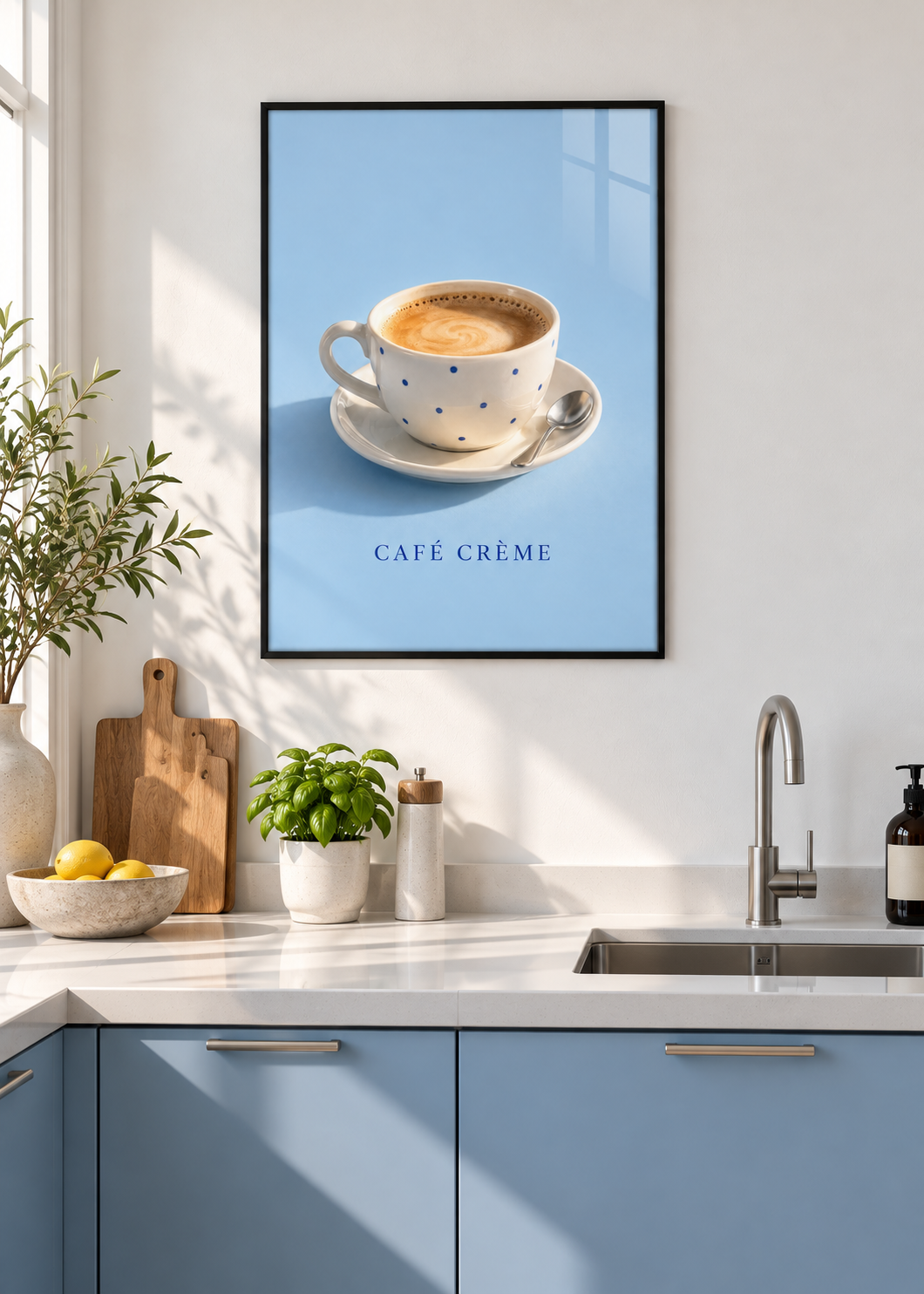 Café Crème – Poster mit schwarzem Rahmen und Glas in moderner Küche