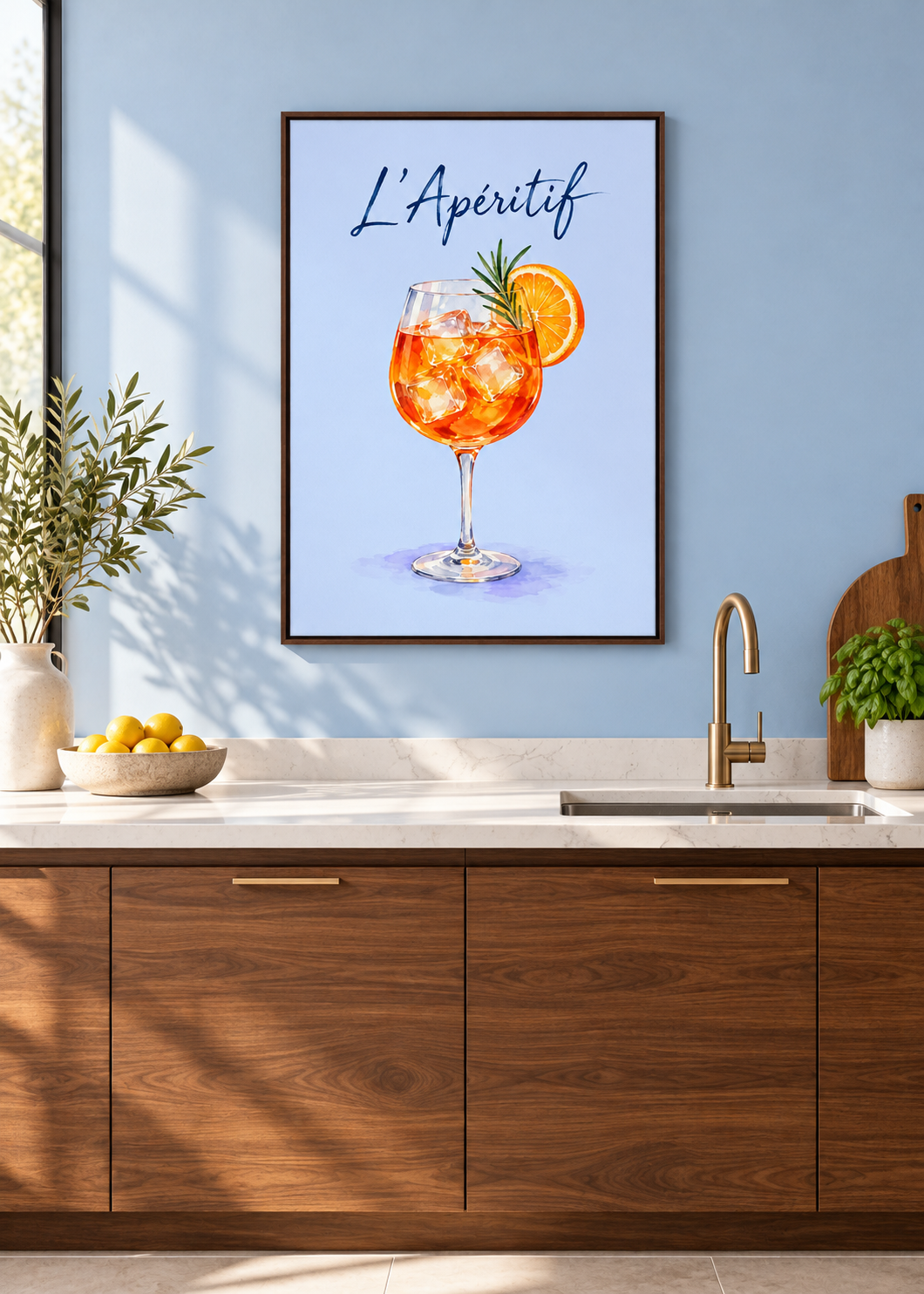 L’Apéritif – Leinwand mit braunem Schattenfugenrahmen in moderner Küche